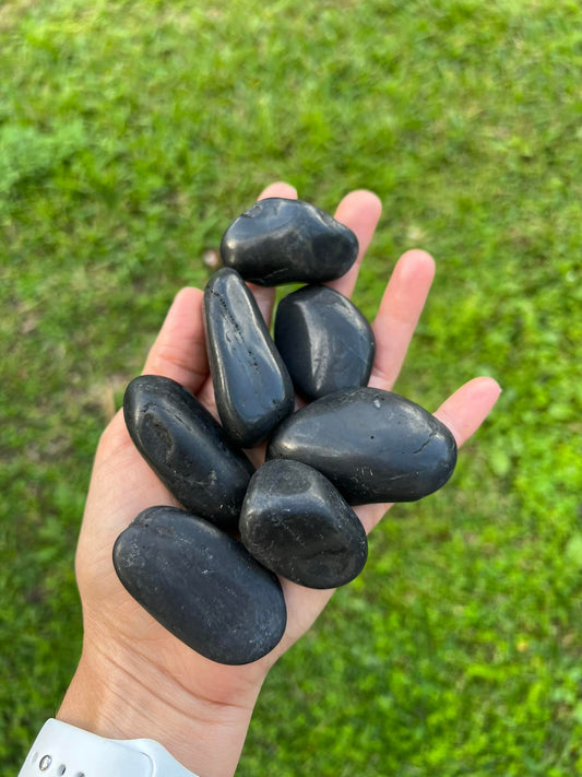 Glamorize Your Garden: How to Use Mexican Beach Pebbles for an Upgraded Landscape
